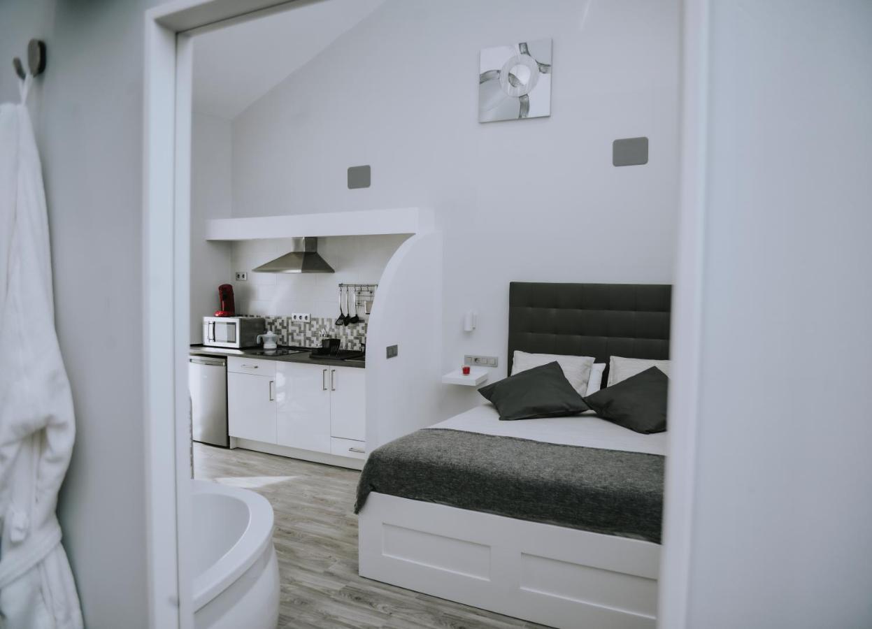 Eres Emerita "Apartamentos & Suites" Mérida Ngoại thất bức ảnh